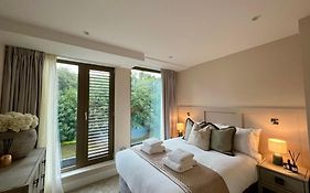 The Noir Blanc Retreat At Ryedale House