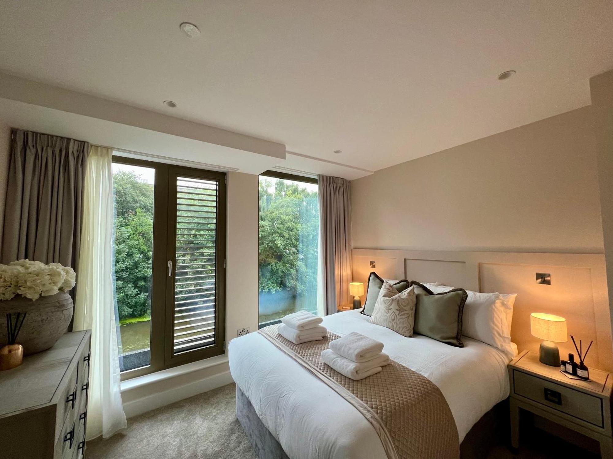 The Noir Blanc Retreat At Ryedale House Apartment York Exterior photo