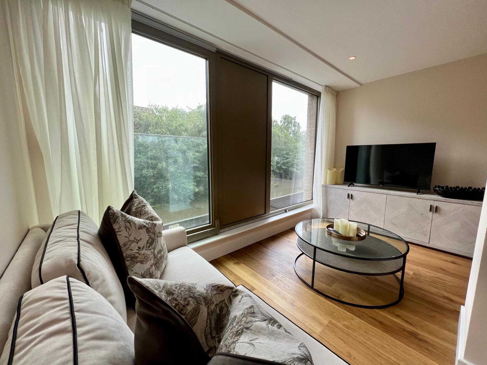 The Noir Blanc Retreat At Ryedale House Apartment York Exterior photo